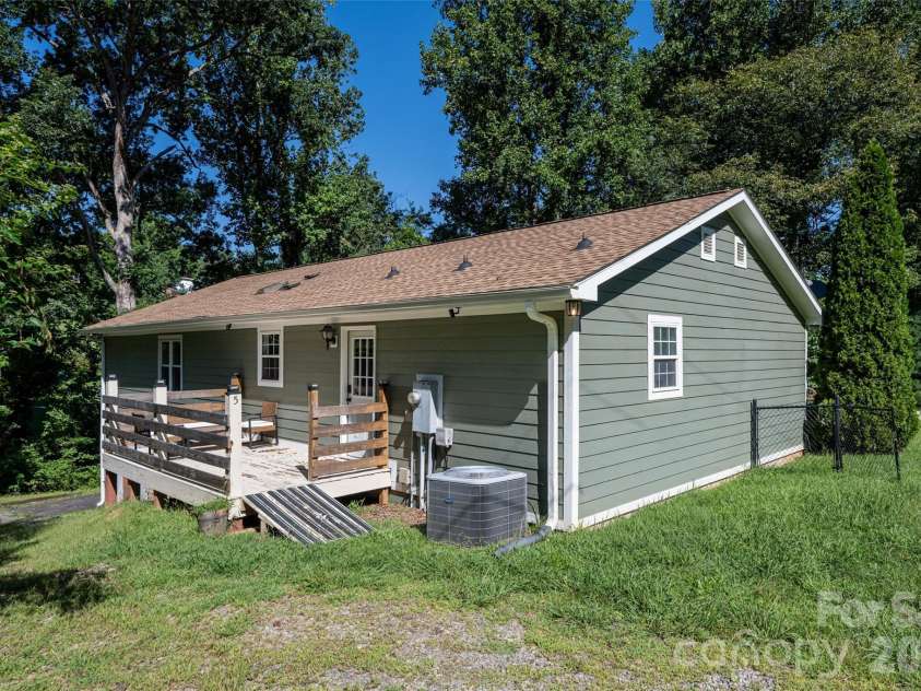 5 Sunwashed Way, Asheville, NC 28803.  MLS# CAR4422593, YatesRealty ID 50953. 