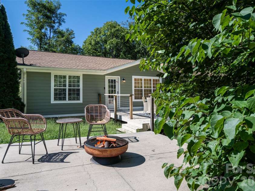 5 Sunwashed Way, Asheville, NC 28803.  MLS# CAR4422593, YatesRealty ID 50953. 