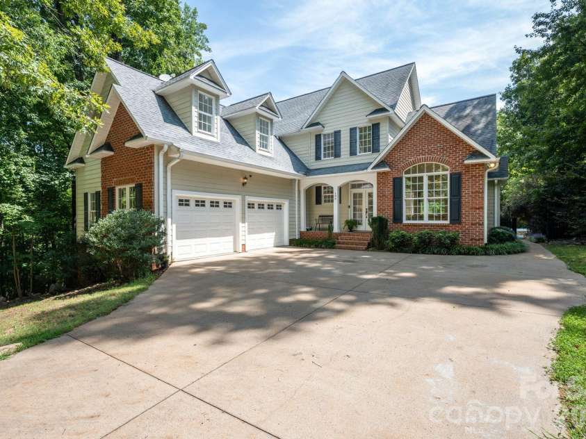 196 Colonel Hampton Court, Rutherfordton, NC 28139.  MLS# CAR4424928, YatesRealty ID 50958. 
