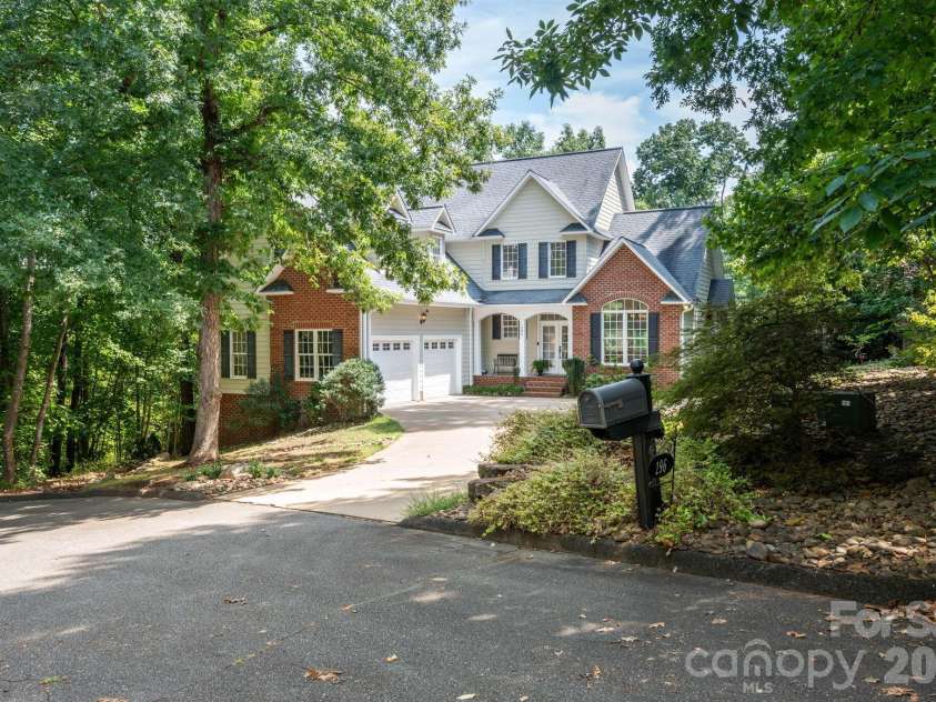 196 Colonel Hampton Court, Rutherfordton, NC 28139.  MLS# CAR4424928, YatesRealty ID 50958. 