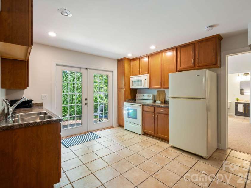 196 Colonel Hampton Court, Rutherfordton, NC 28139.  MLS# CAR4424928, YatesRealty ID 50958. 