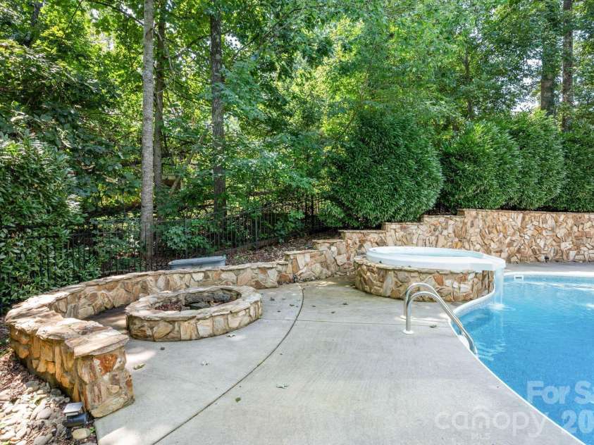196 Colonel Hampton Court, Rutherfordton, NC 28139.  MLS# CAR4424928, YatesRealty ID 50958. 