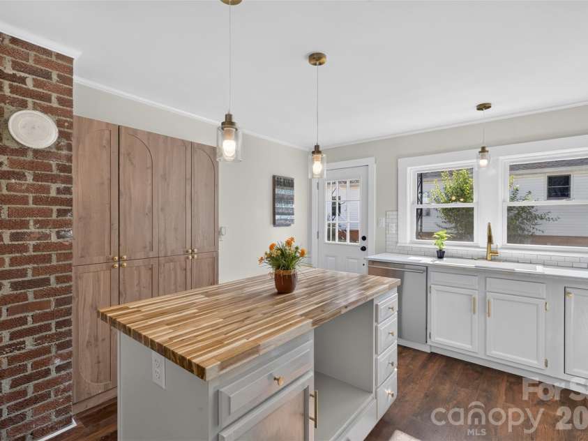 227 Nesbit Drive, Salisbury, NC 28147.  MLS# CAR4424575, YatesRealty ID 50959. Pantry behind Island