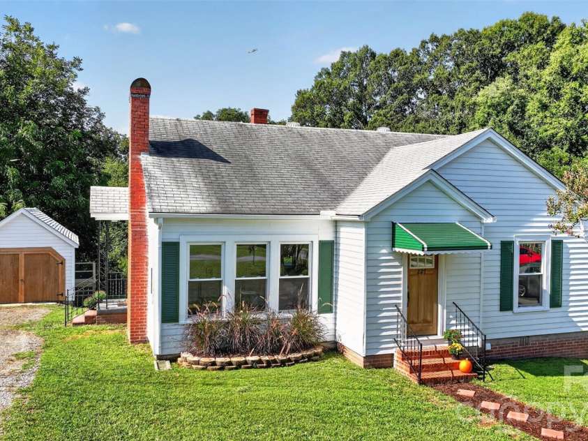 227 Nesbit Drive, Salisbury, NC 28147.  MLS# CAR4424575, YatesRealty ID 50959. Welcome Home!