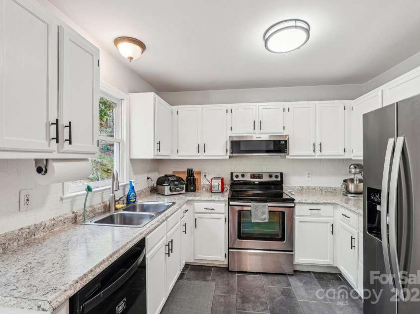 6005 Lanai Lane, Tega Cay, SC 29708.  MLS# CAR4243330, YatesRealty ID 5096. 