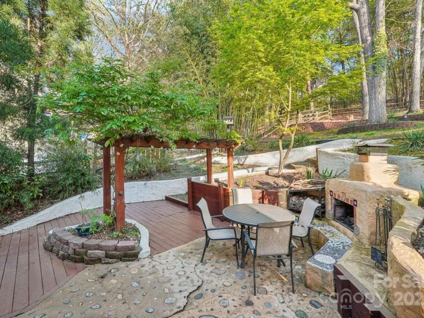 6005 Lanai Lane, Tega Cay, SC 29708.  MLS# CAR4243330, YatesRealty ID 5096. 