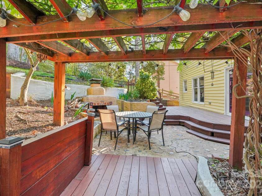 6005 Lanai Lane, Tega Cay, SC 29708.  MLS# CAR4243330, YatesRealty ID 5096. 