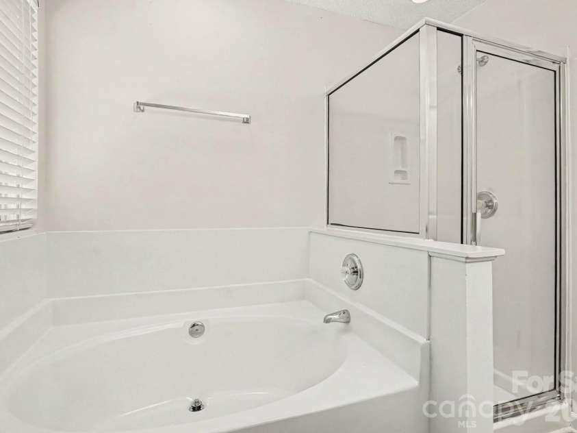 3404 Passour Ridge Lane, Charlotte, NC 28269.  MLS# CAR4424918, YatesRealty ID 50960. 