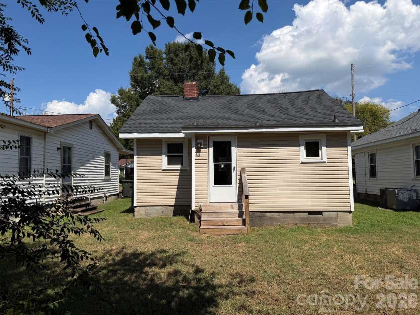 347 Baker Street, Rock Hill, SC 29730.  MLS# CAR4424990, YatesRealty ID 50961. 