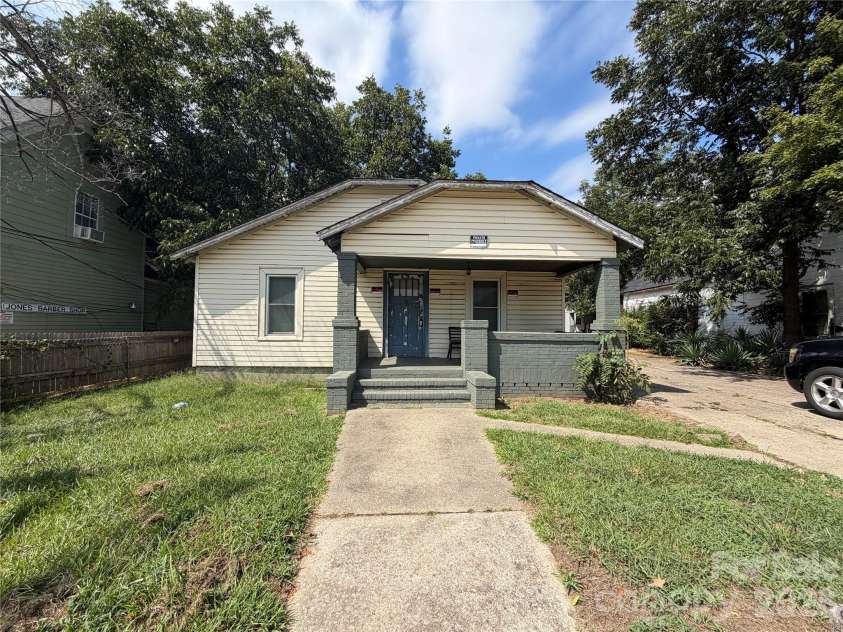 813 Long Street, Salisbury, NC 28144.  MLS# CAR4425002, YatesRealty ID 50962. 