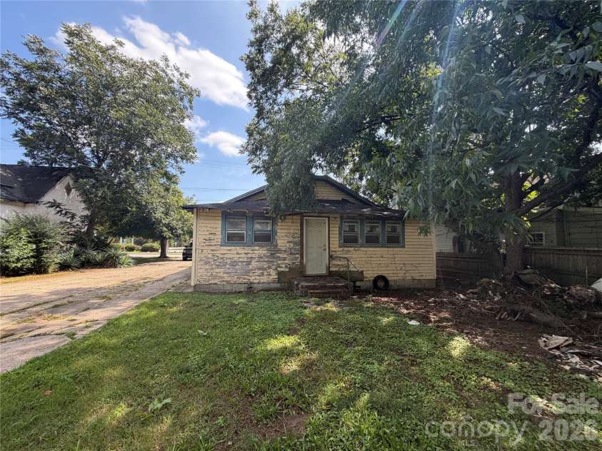 813 Long Street, Salisbury, NC 28144.  MLS# CAR4425002, YatesRealty ID 50962. 