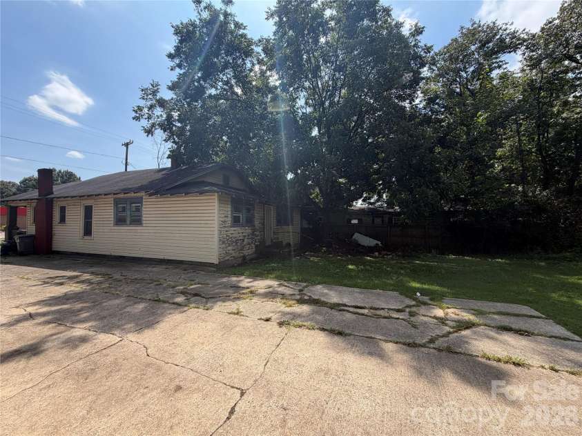 813 Long Street, Salisbury, NC 28144.  MLS# CAR4425002, YatesRealty ID 50962. 