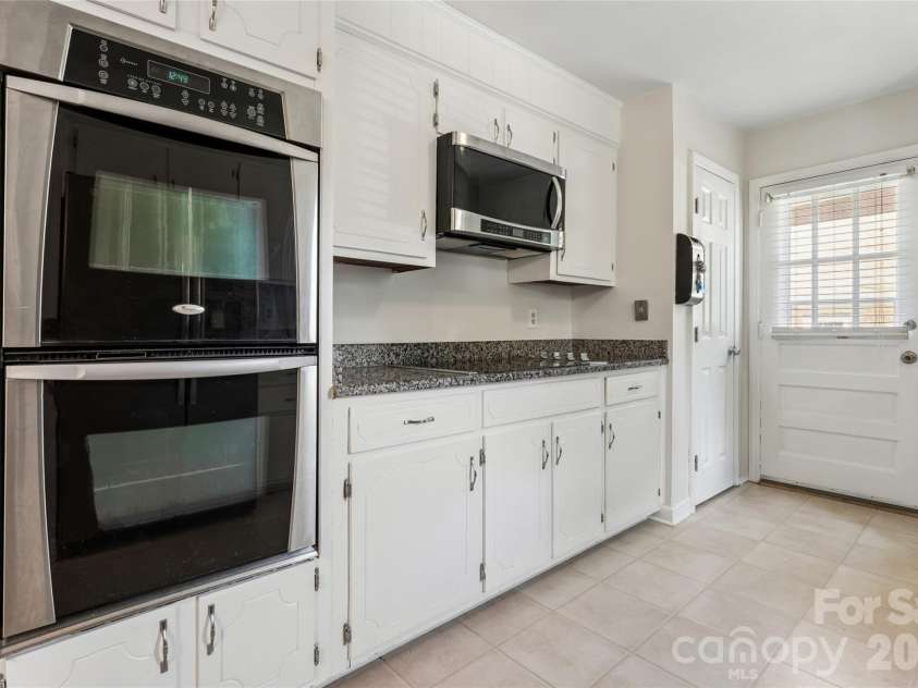6408 Spring Garden Lane, Charlotte, NC 28213.  MLS# CAR4424165, YatesRealty ID 50963. 
