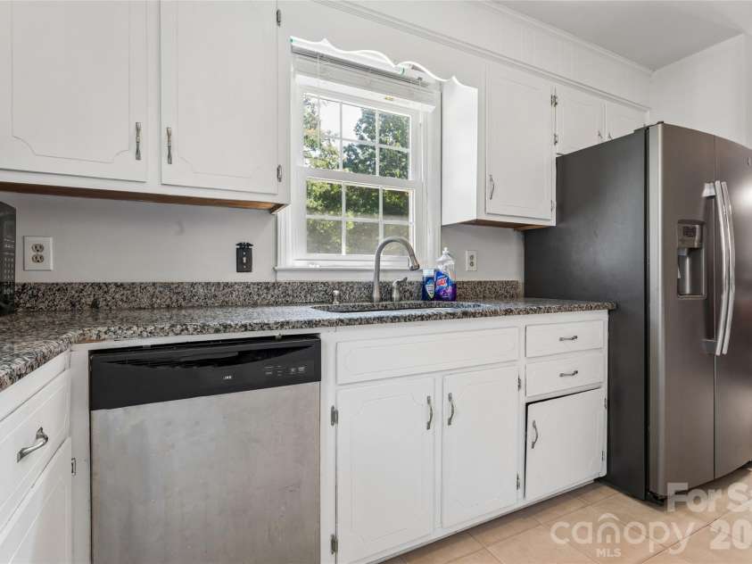 6408 Spring Garden Lane, Charlotte, NC 28213.  MLS# CAR4424165, YatesRealty ID 50963. 