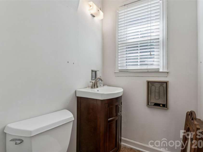 6408 Spring Garden Lane, Charlotte, NC 28213.  MLS# CAR4424165, YatesRealty ID 50963. 