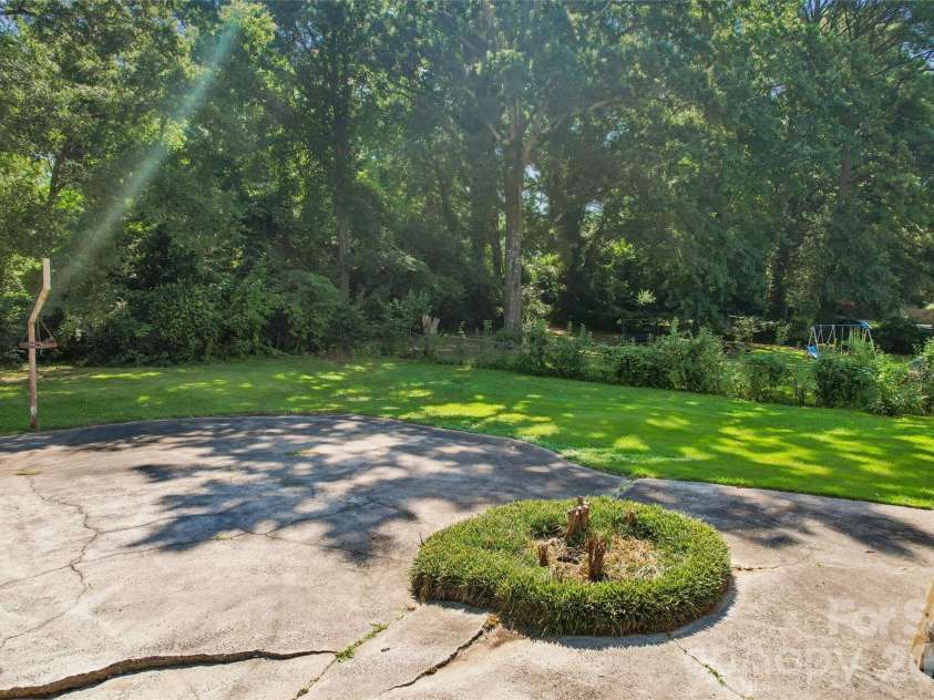 6408 Spring Garden Lane, Charlotte, NC 28213.  MLS# CAR4424165, YatesRealty ID 50963. 