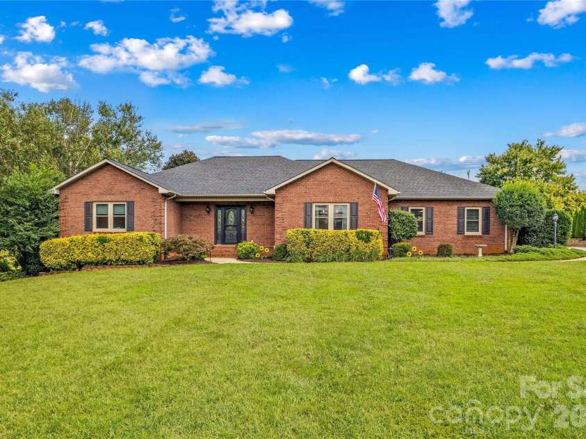 110 Dobbs Drive, Statesville, NC 28625.  MLS# CAR4424875, YatesRealty ID 50965. 