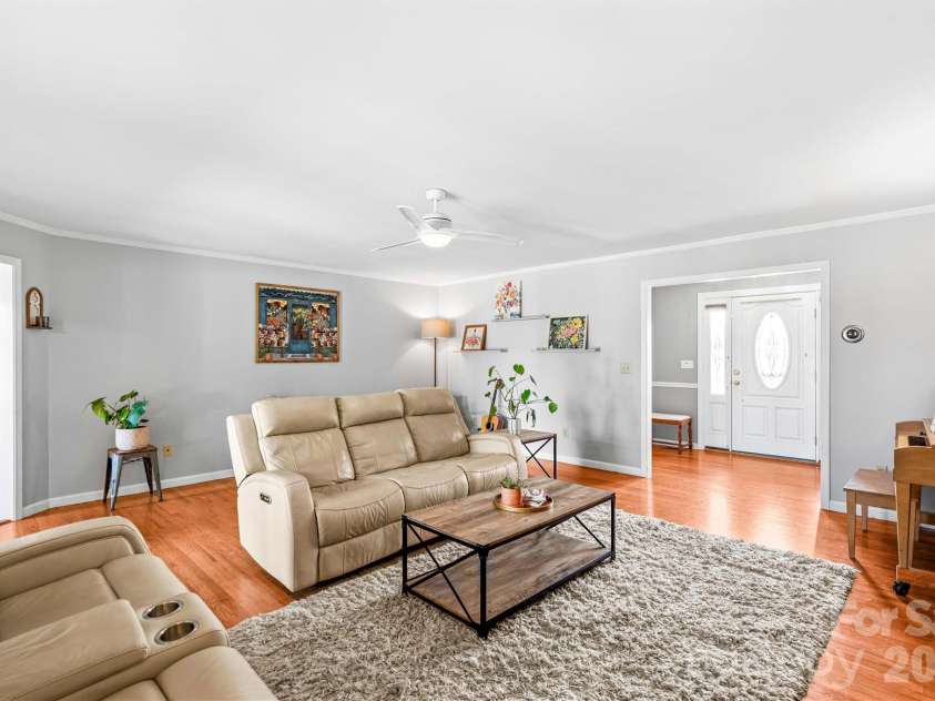 110 Dobbs Drive, Statesville, NC 28625.  MLS# CAR4424875, YatesRealty ID 50965. 