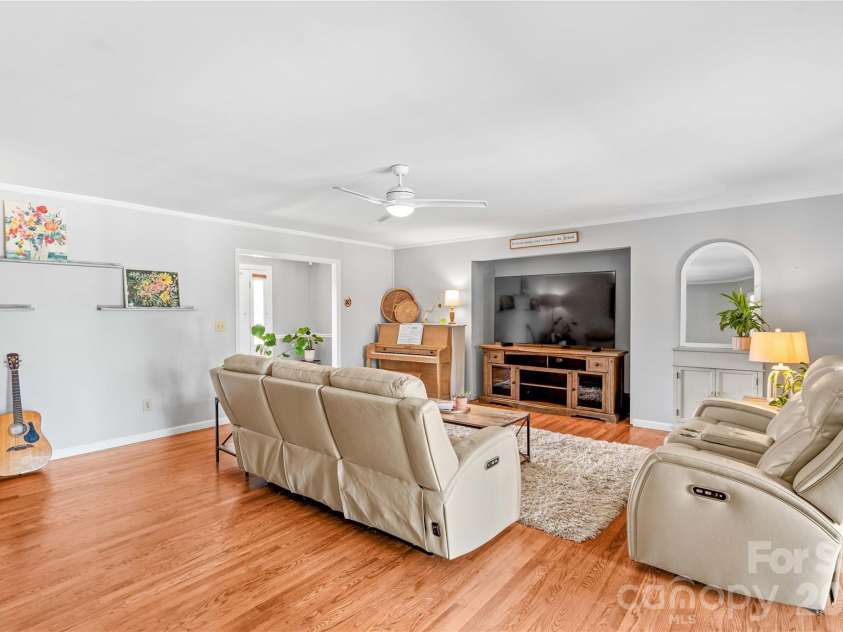 110 Dobbs Drive, Statesville, NC 28625.  MLS# CAR4424875, YatesRealty ID 50965. 