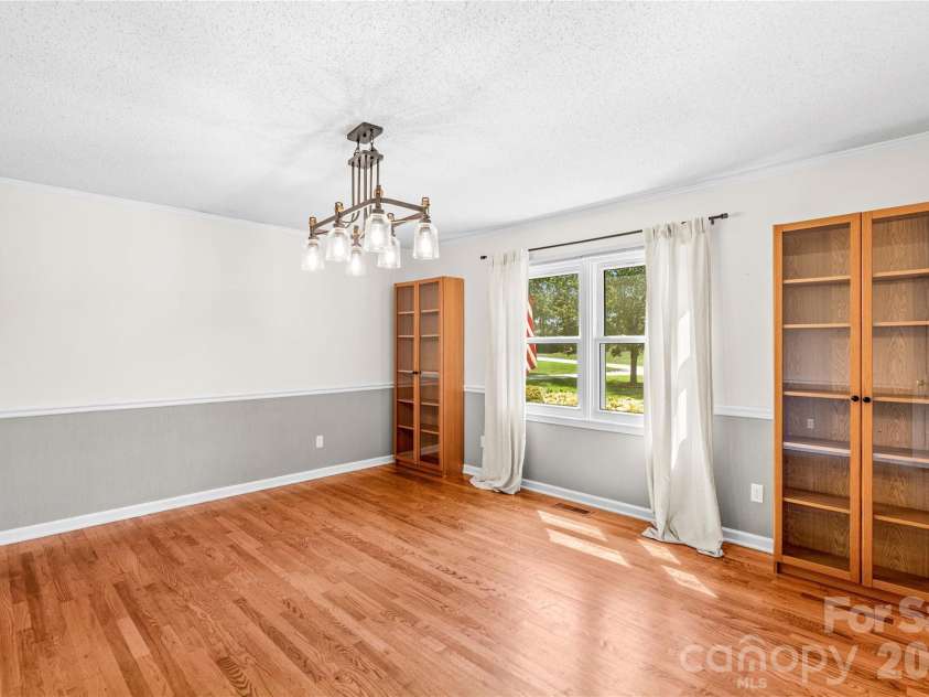 110 Dobbs Drive, Statesville, NC 28625.  MLS# CAR4424875, YatesRealty ID 50965. 