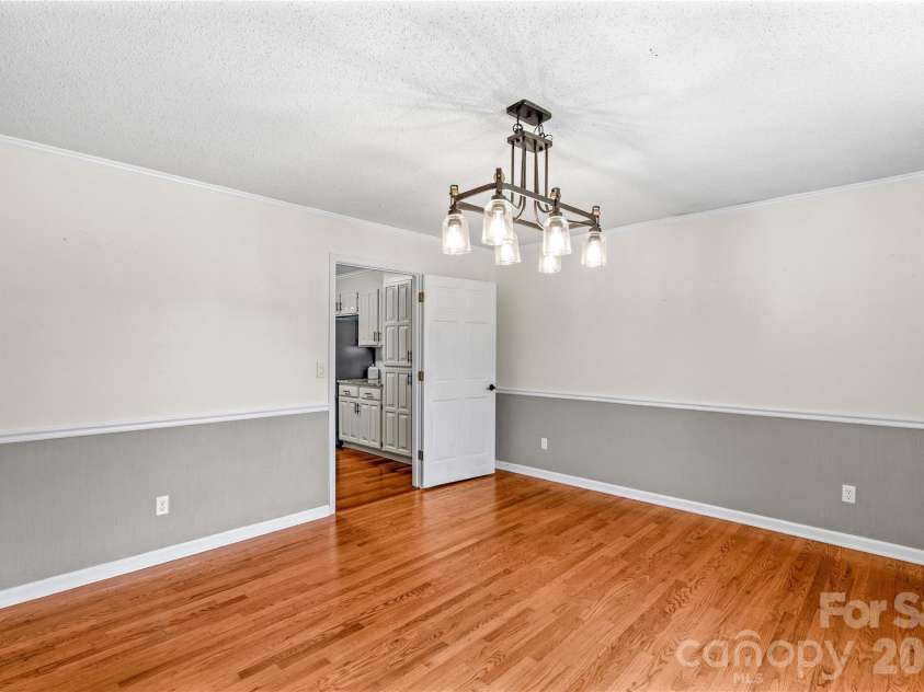 110 Dobbs Drive, Statesville, NC 28625.  MLS# CAR4424875, YatesRealty ID 50965. 