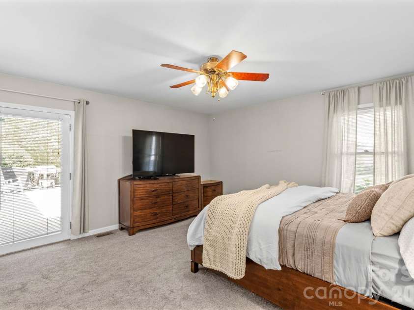 110 Dobbs Drive, Statesville, NC 28625.  MLS# CAR4424875, YatesRealty ID 50965. 