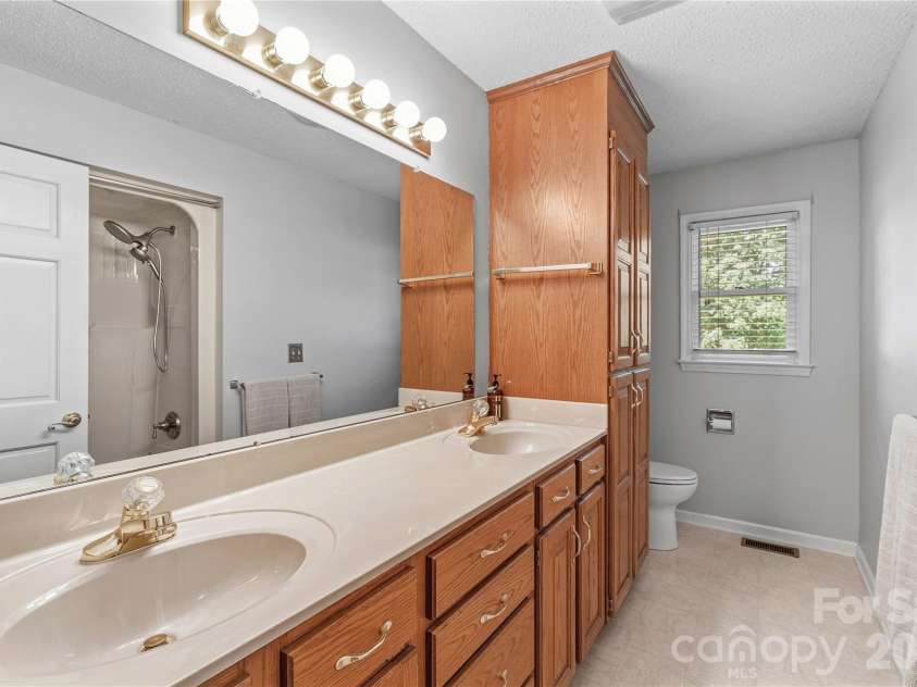 110 Dobbs Drive, Statesville, NC 28625.  MLS# CAR4424875, YatesRealty ID 50965. 