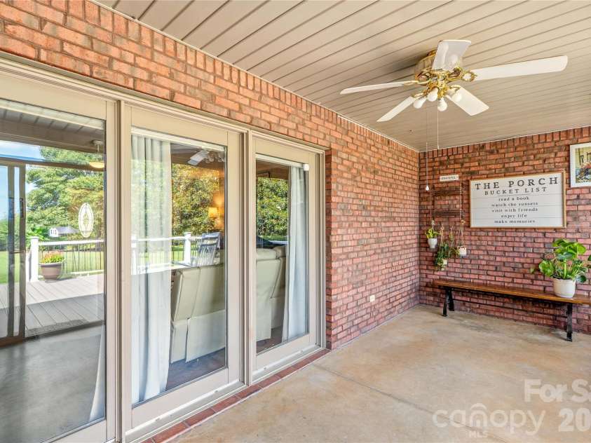 110 Dobbs Drive, Statesville, NC 28625.  MLS# CAR4424875, YatesRealty ID 50965. 