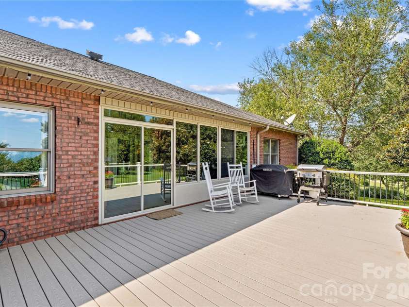 110 Dobbs Drive, Statesville, NC 28625.  MLS# CAR4424875, YatesRealty ID 50965. 