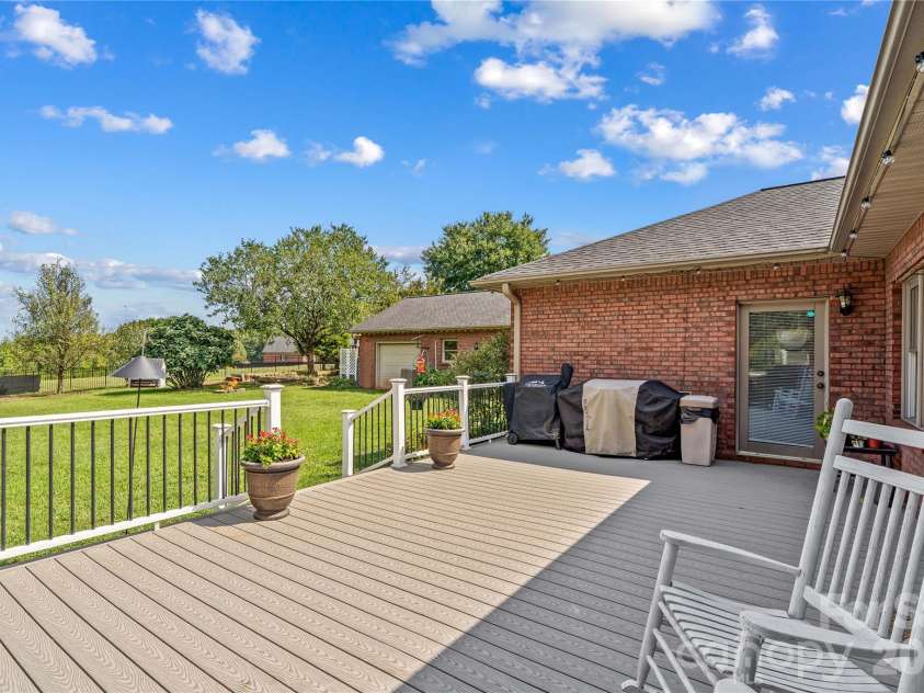 110 Dobbs Drive, Statesville, NC 28625.  MLS# CAR4424875, YatesRealty ID 50965. 