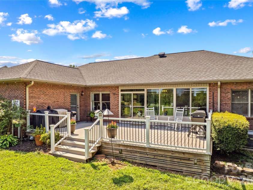 110 Dobbs Drive, Statesville, NC 28625.  MLS# CAR4424875, YatesRealty ID 50965. 