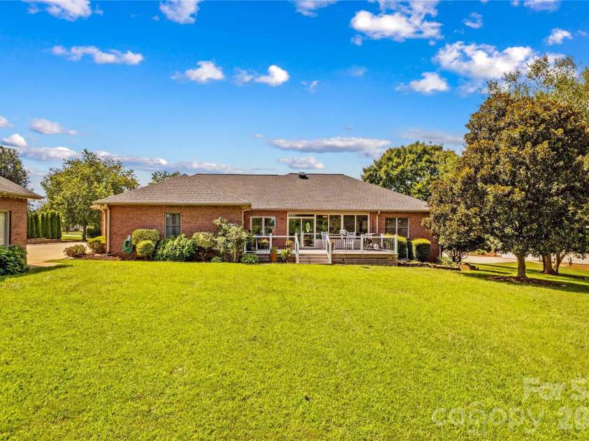 110 Dobbs Drive, Statesville, NC 28625.  MLS# CAR4424875, YatesRealty ID 50965. 