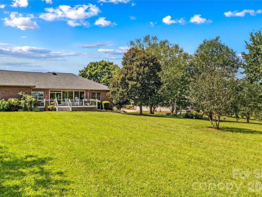 110 Dobbs Drive, Statesville, NC 28625.  MLS# CAR4424875, YatesRealty ID 50965. 