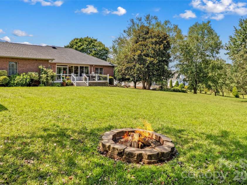 110 Dobbs Drive, Statesville, NC 28625.  MLS# CAR4424875, YatesRealty ID 50965. 