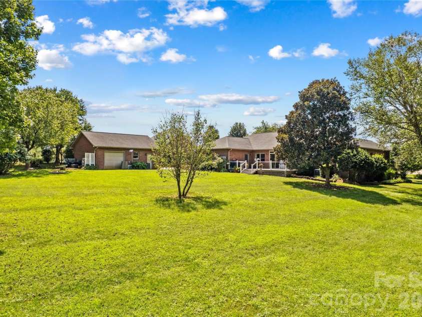 110 Dobbs Drive, Statesville, NC 28625.  MLS# CAR4424875, YatesRealty ID 50965. 