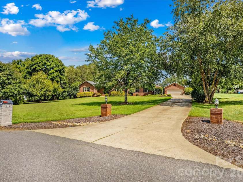 110 Dobbs Drive, Statesville, NC 28625.  MLS# CAR4424875, YatesRealty ID 50965. 