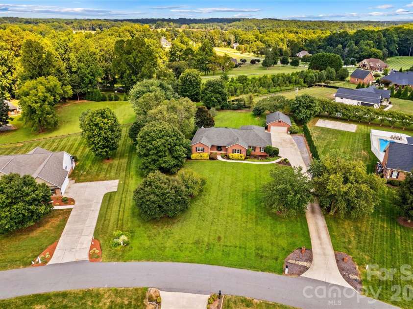 110 Dobbs Drive, Statesville, NC 28625.  MLS# CAR4424875, YatesRealty ID 50965. 