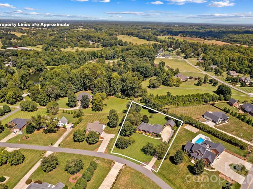 110 Dobbs Drive, Statesville, NC 28625.  MLS# CAR4424875, YatesRealty ID 50965. 