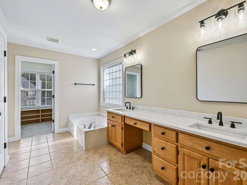 1930 Copperplate Road, Charlotte, NC 28262.  MLS# CAR4319139, YatesRealty ID 50966. En Suite