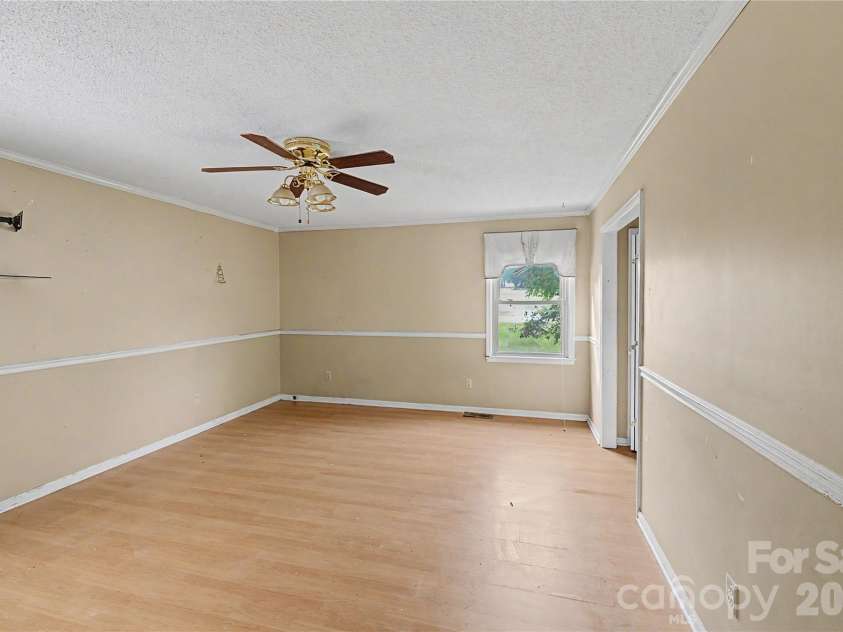 102 Nob Hill Drive, Gaffney, SC 29340.  MLS# CAR4402449, YatesRealty ID 50971. 