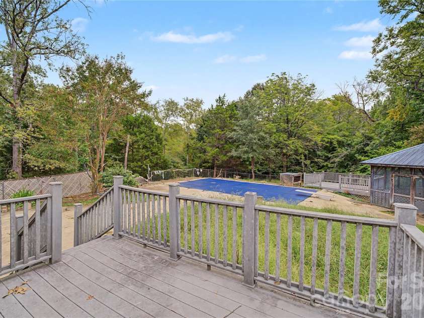 102 Nob Hill Drive, Gaffney, SC 29340.  MLS# CAR4402449, YatesRealty ID 50971. 
