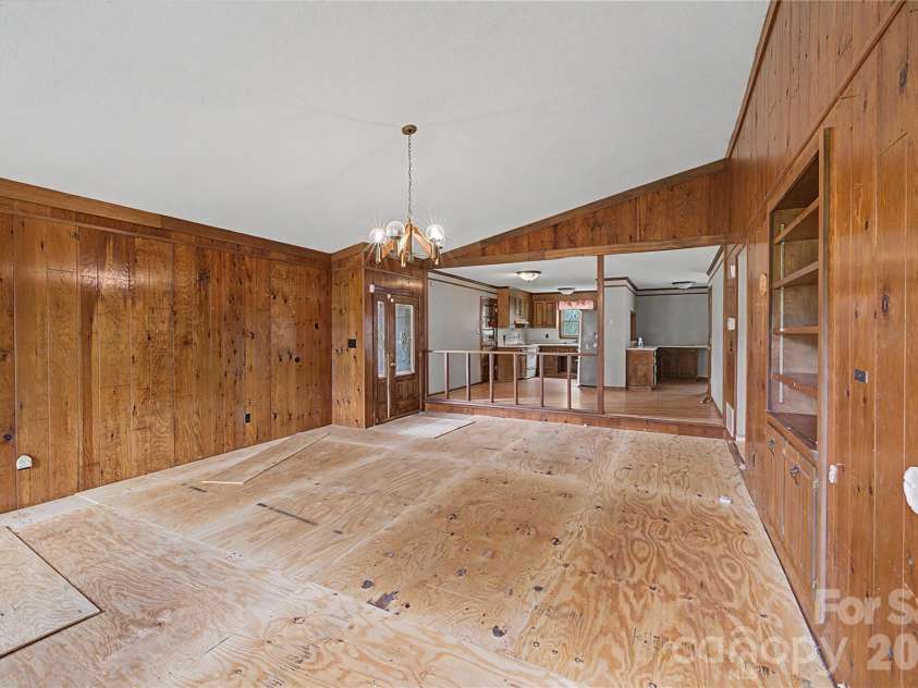 102 Nob Hill Drive, Gaffney, SC 29340.  MLS# CAR4402449, YatesRealty ID 50971. 
