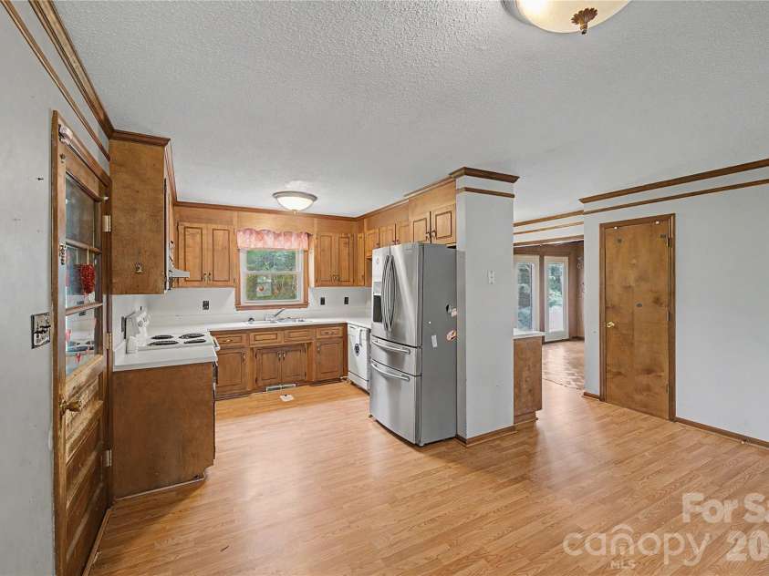 102 Nob Hill Drive, Gaffney, SC 29340.  MLS# CAR4402449, YatesRealty ID 50971. 