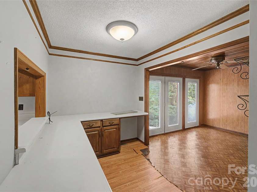 102 Nob Hill Drive, Gaffney, SC 29340.  MLS# CAR4402449, YatesRealty ID 50971. 