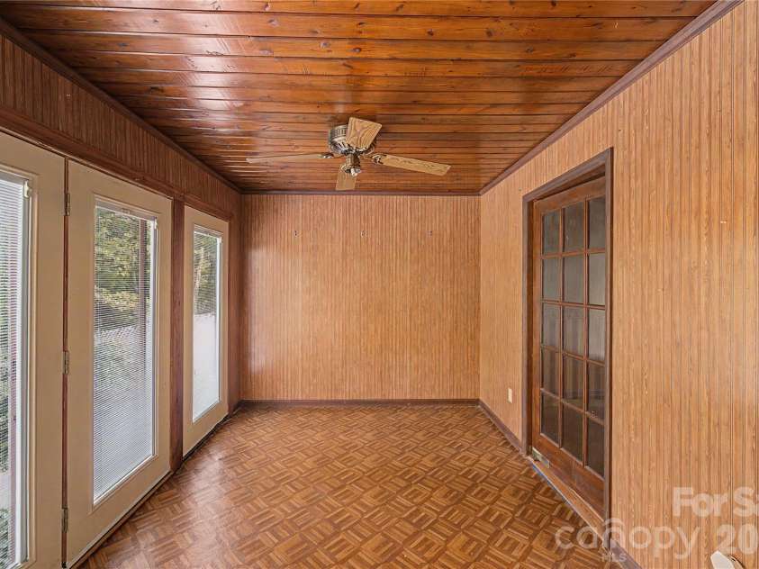 102 Nob Hill Drive, Gaffney, SC 29340.  MLS# CAR4402449, YatesRealty ID 50971. 