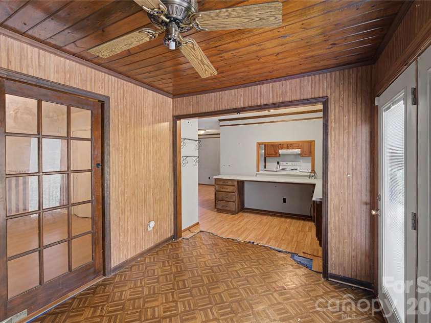 102 Nob Hill Drive, Gaffney, SC 29340.  MLS# CAR4402449, YatesRealty ID 50971. 