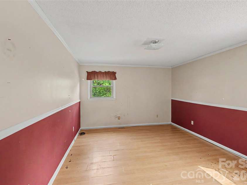 102 Nob Hill Drive, Gaffney, SC 29340.  MLS# CAR4402449, YatesRealty ID 50971. 