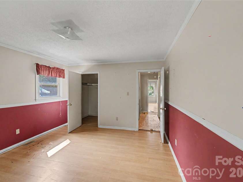 102 Nob Hill Drive, Gaffney, SC 29340.  MLS# CAR4402449, YatesRealty ID 50971. 