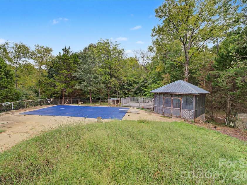 102 Nob Hill Drive, Gaffney, SC 29340.  MLS# CAR4402449, YatesRealty ID 50971. 
