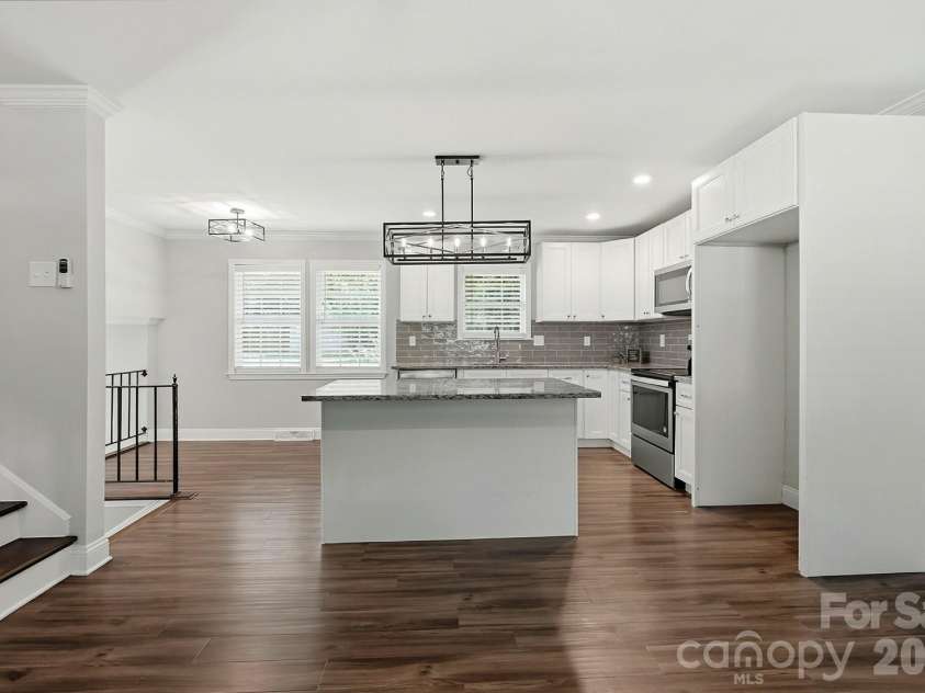 4400 Strangford Avenue, Charlotte, NC 28215.  MLS# CAR4422804, YatesRealty ID 50980. 